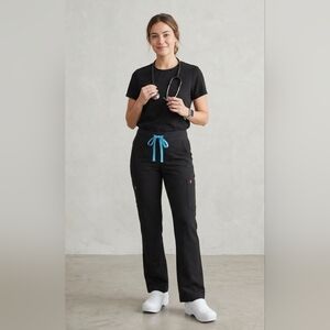 FIGS Black FIONx Kade Bootcut Cargo Scrub Pants - Size XS Petite (XSP)